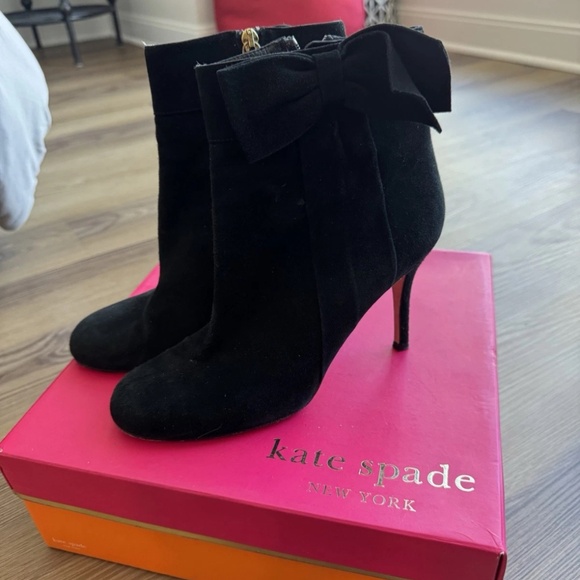 $395 KATE SPADE NEW YORK Stiletto Heels Booties Size 9 Suede Bow Accent - Picture 2 of 6